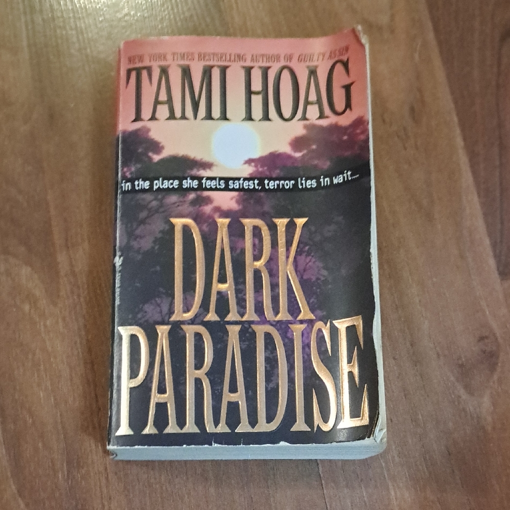 Dark Paradise by Tami Hoag Paperback